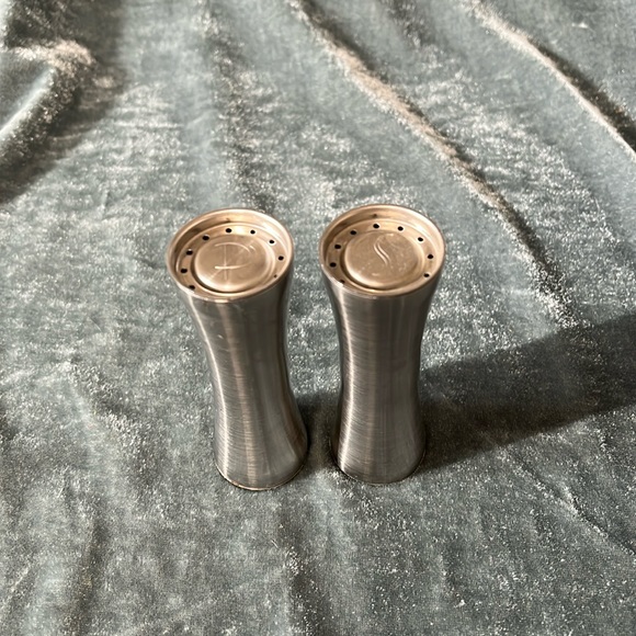 VTG Salt and Pepper Shakers Foley Metal - Picture 1 of 4